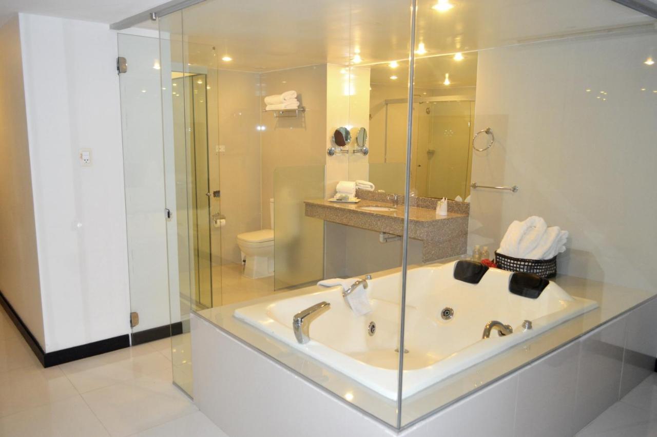 Sun Hotel Warnes Екстериор снимка