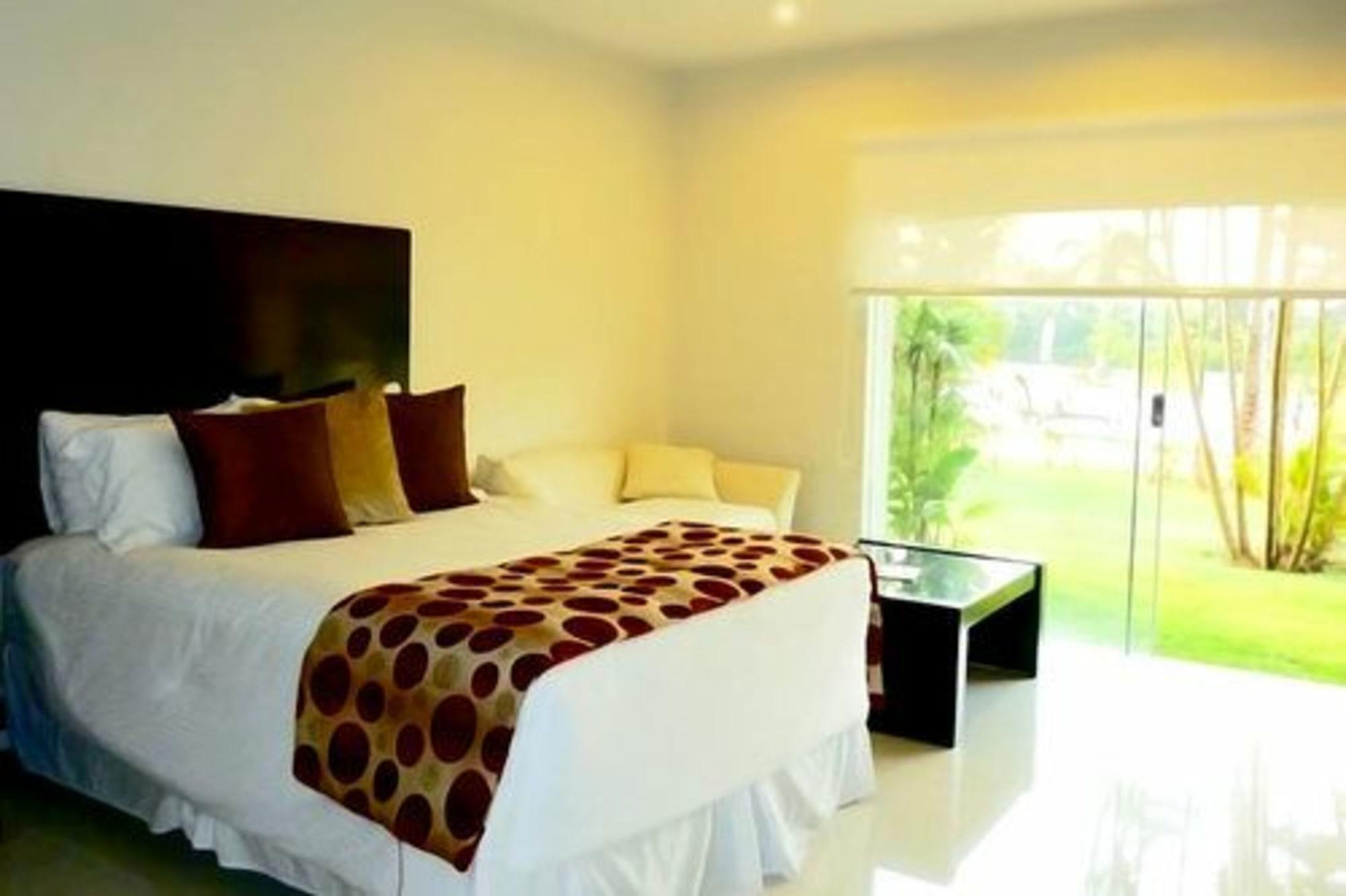 Sun Hotel Warnes Екстериор снимка