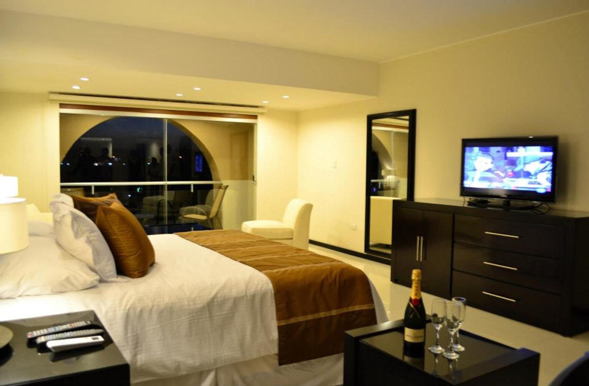 Sun Hotel Warnes Екстериор снимка