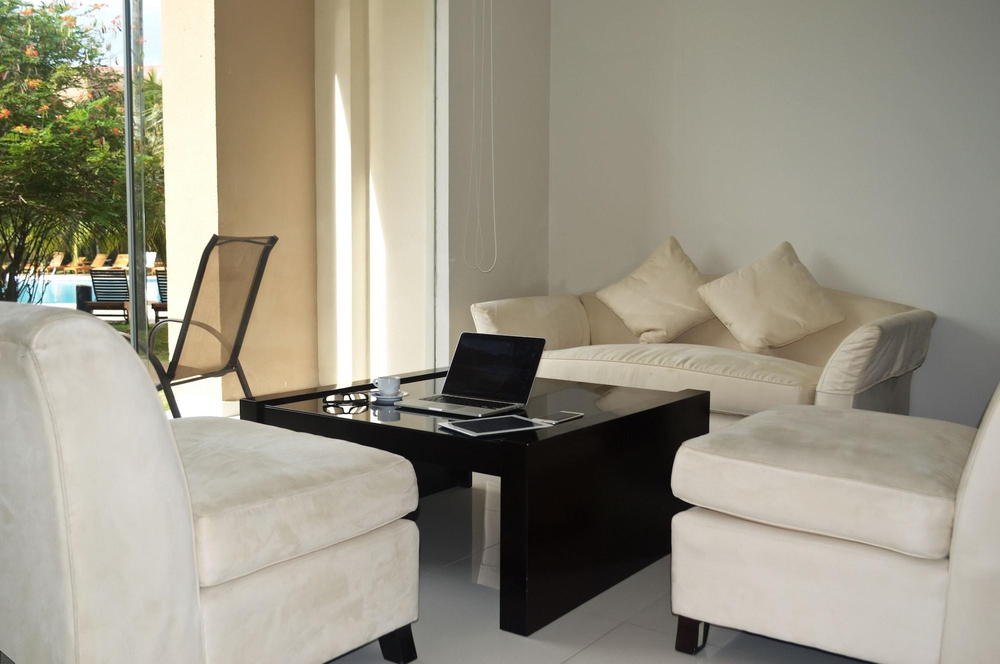 Sun Hotel Warnes Екстериор снимка