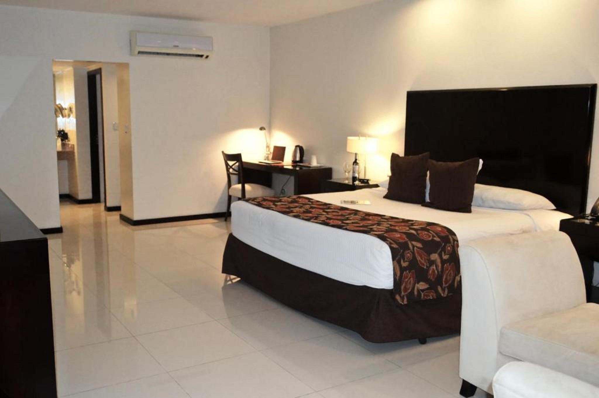 Sun Hotel Warnes Екстериор снимка