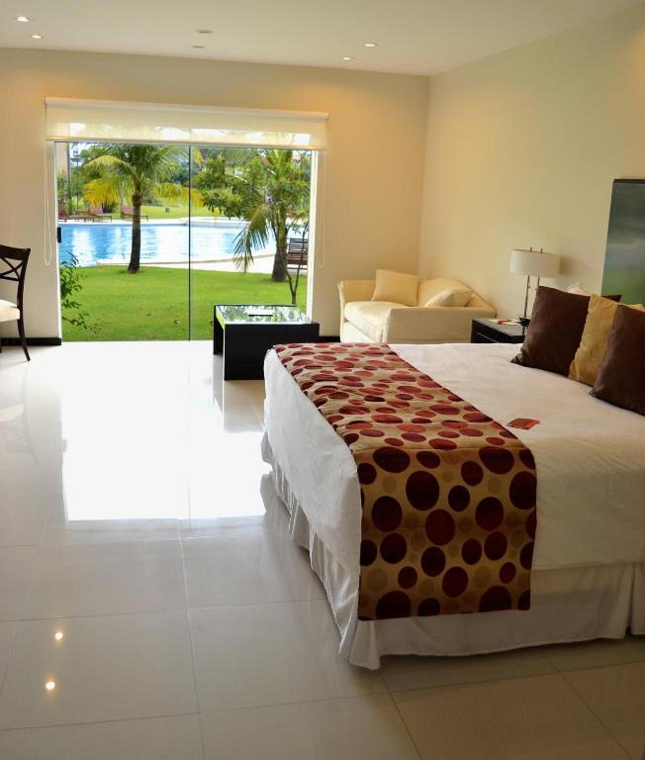 Sun Hotel Warnes Екстериор снимка