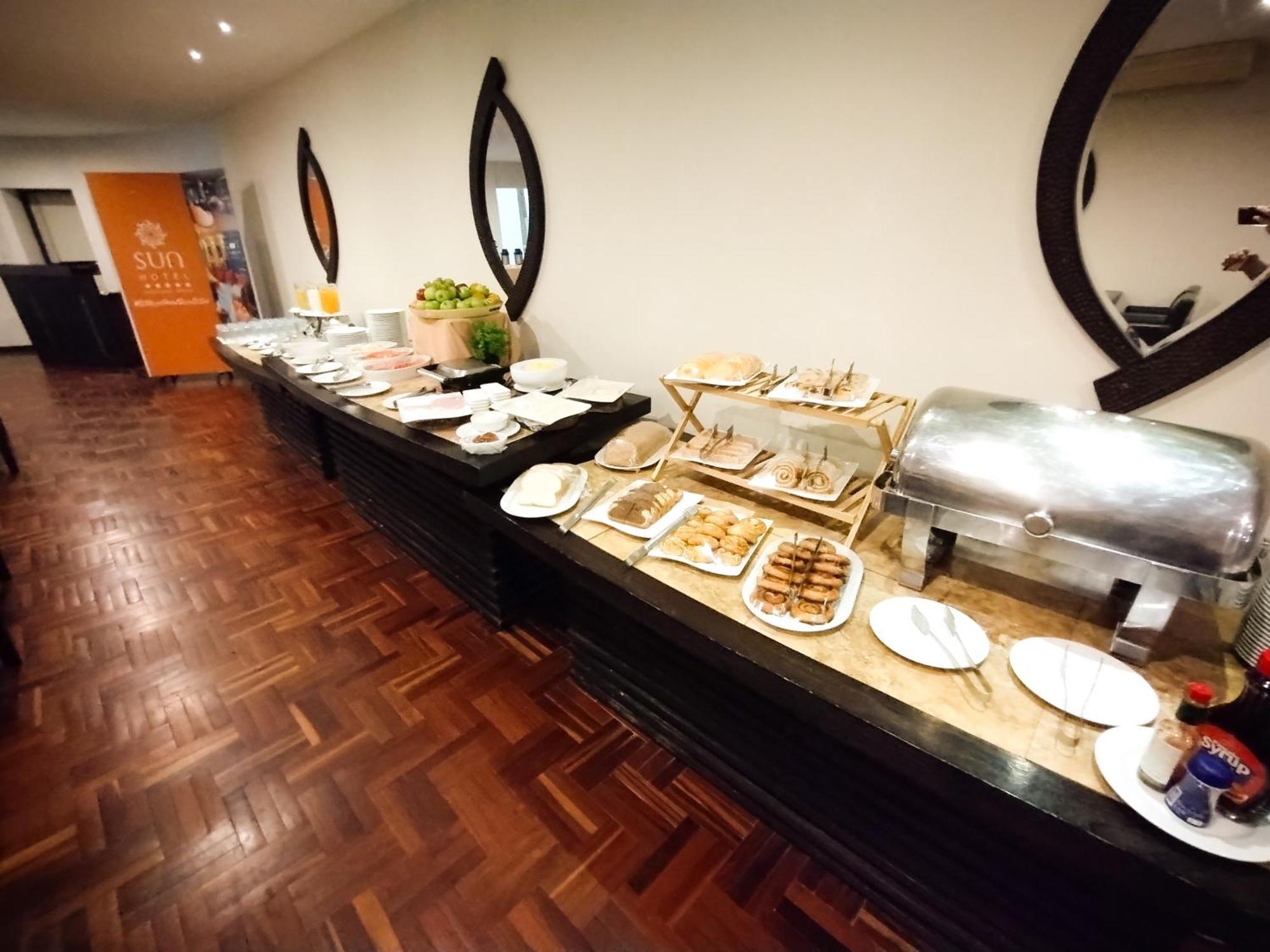 Sun Hotel Warnes Екстериор снимка