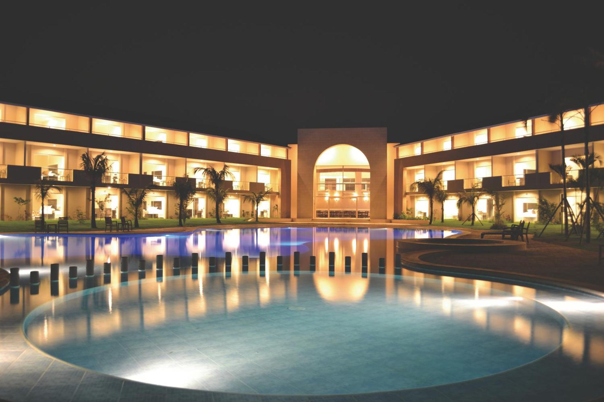 Sun Hotel Warnes Екстериор снимка