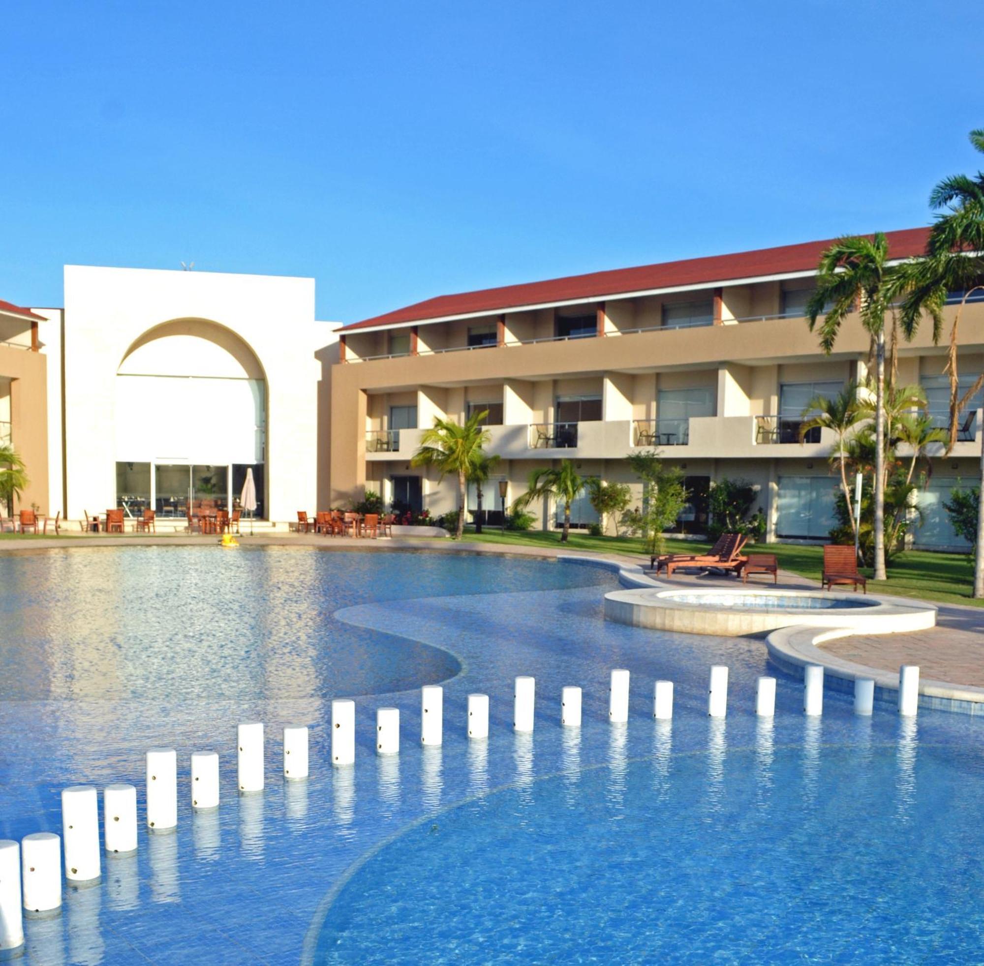 Sun Hotel Warnes Екстериор снимка