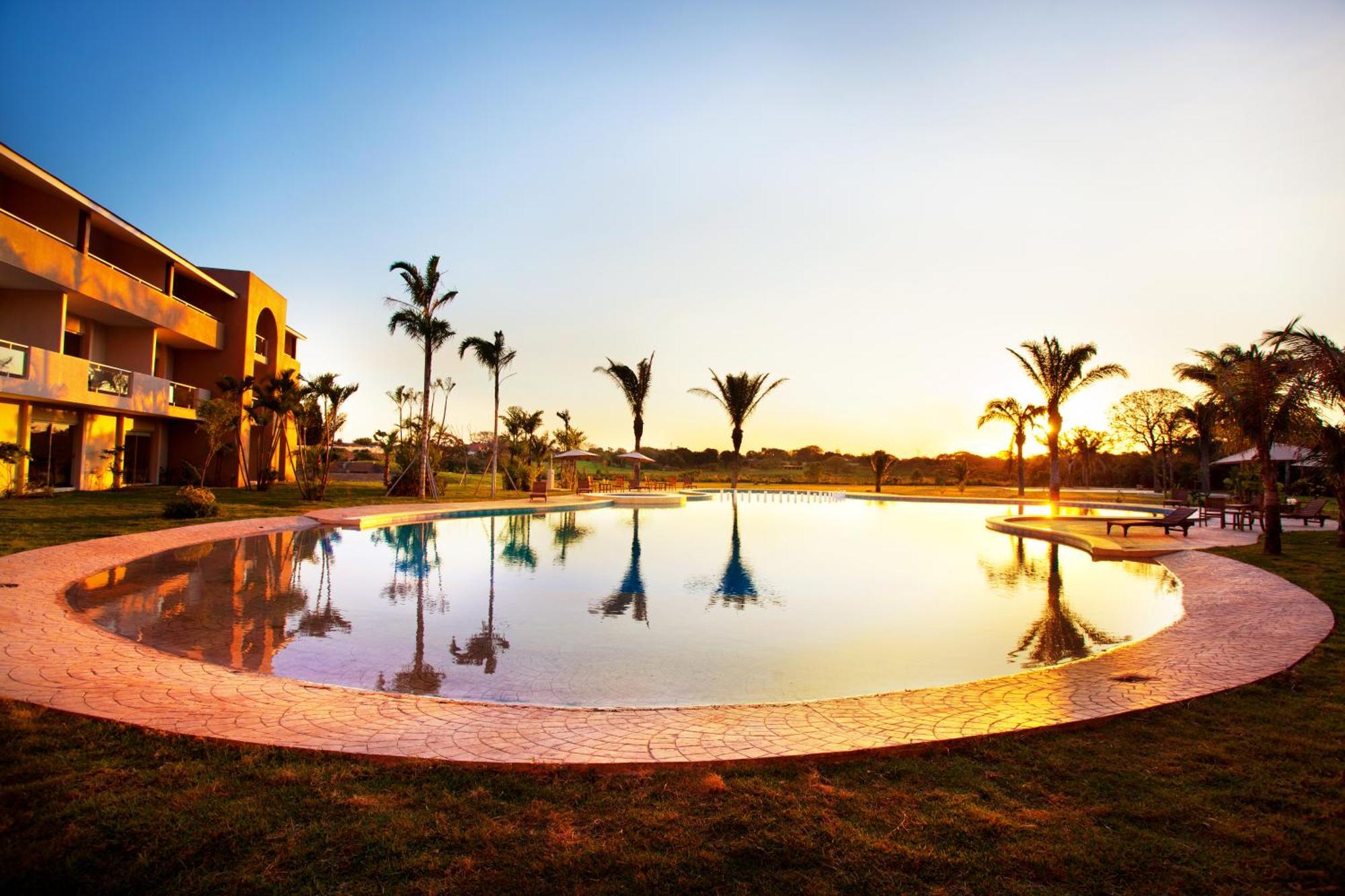 Sun Hotel Warnes Екстериор снимка