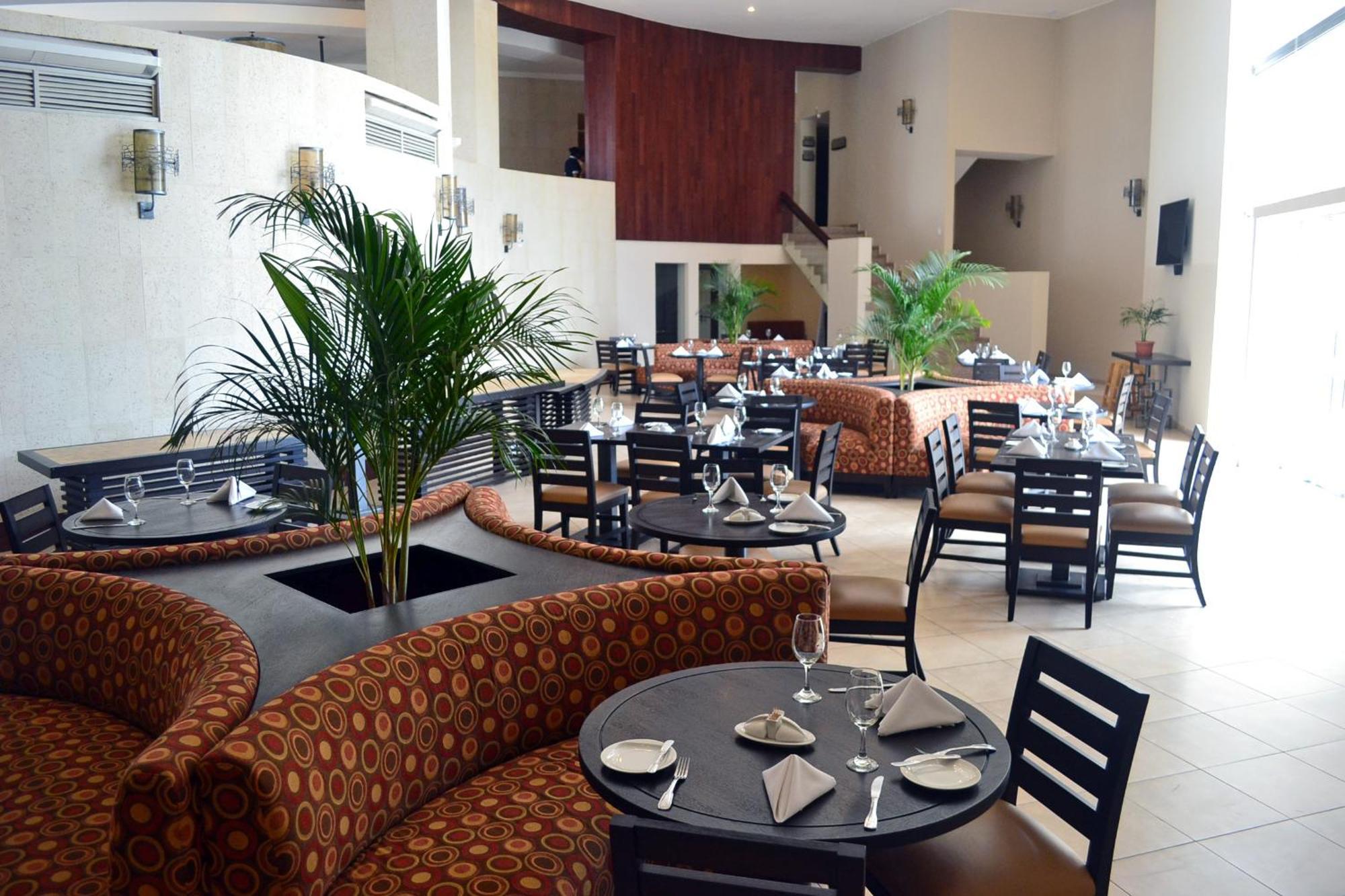 Sun Hotel Warnes Екстериор снимка