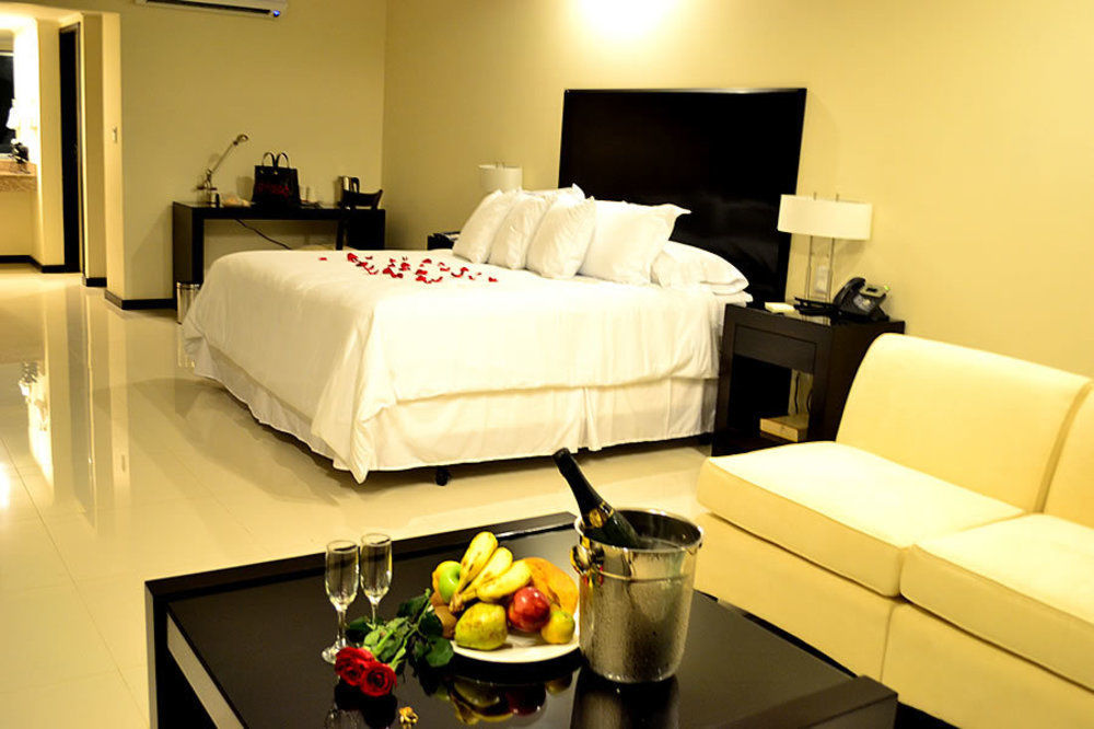 Sun Hotel Warnes Екстериор снимка