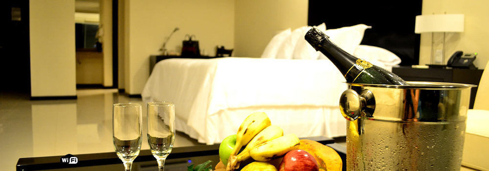 Sun Hotel Warnes Екстериор снимка