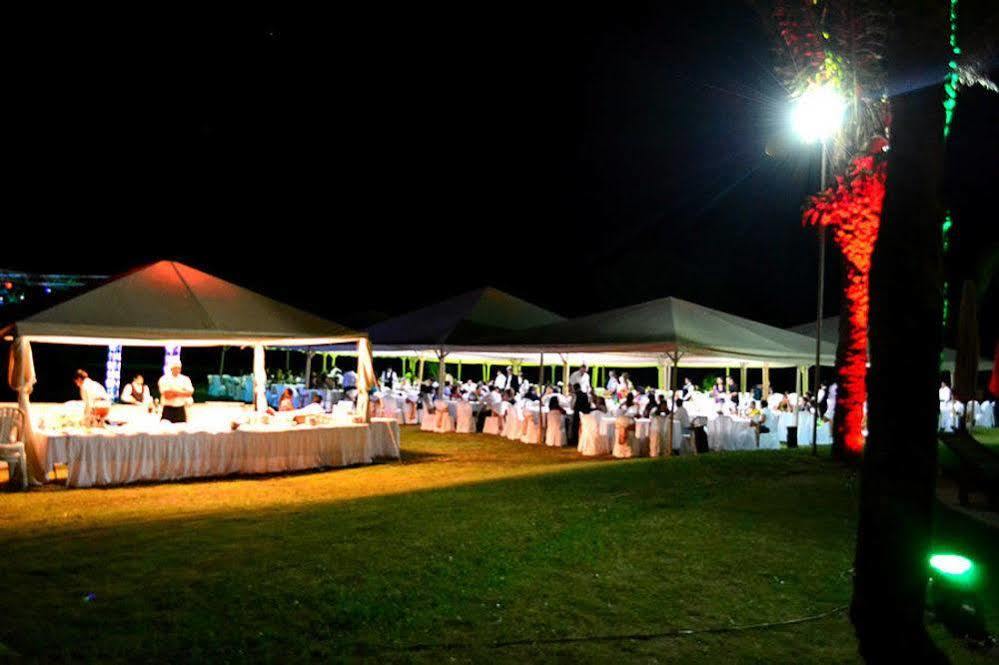 Sun Hotel Warnes Екстериор снимка