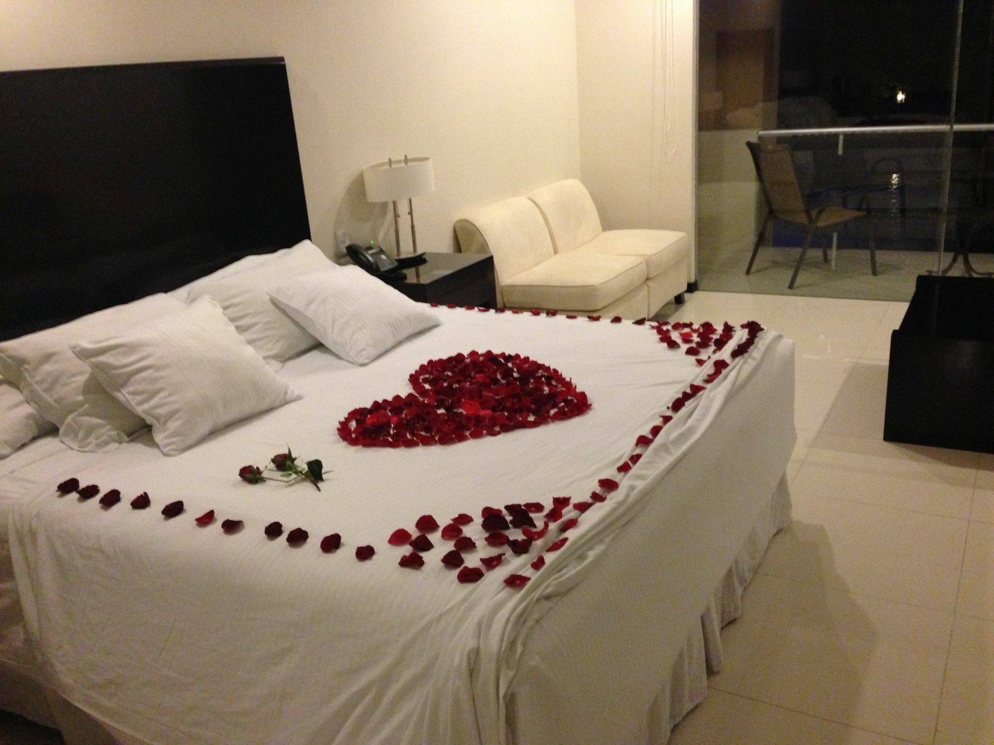 Sun Hotel Warnes Екстериор снимка