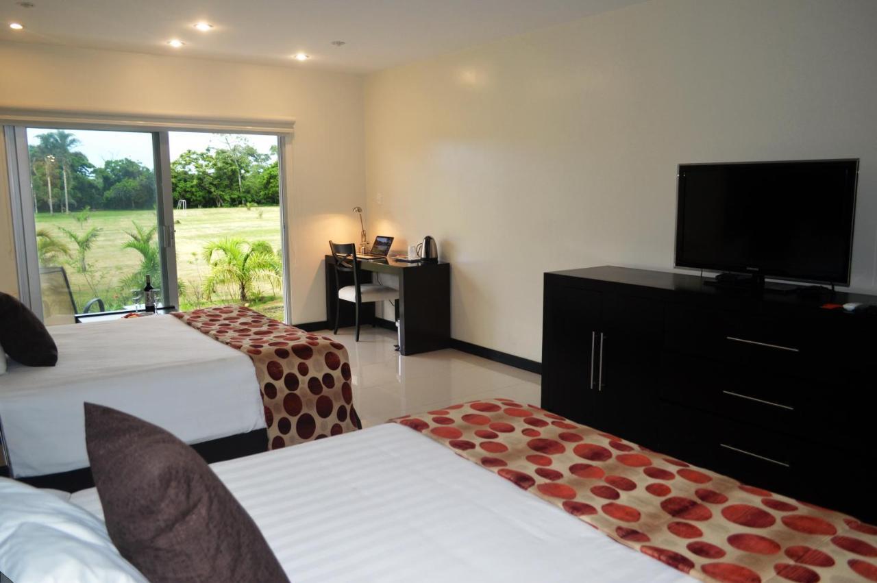 Sun Hotel Warnes Екстериор снимка