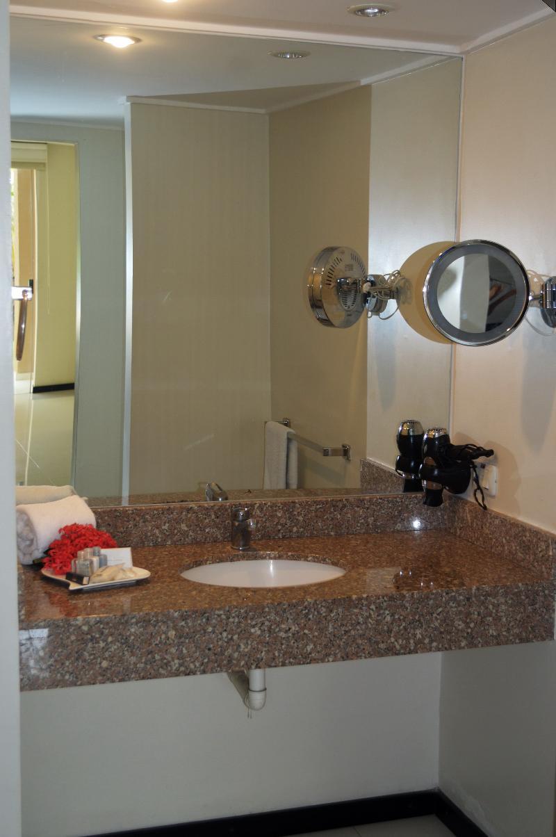 Sun Hotel Warnes Екстериор снимка